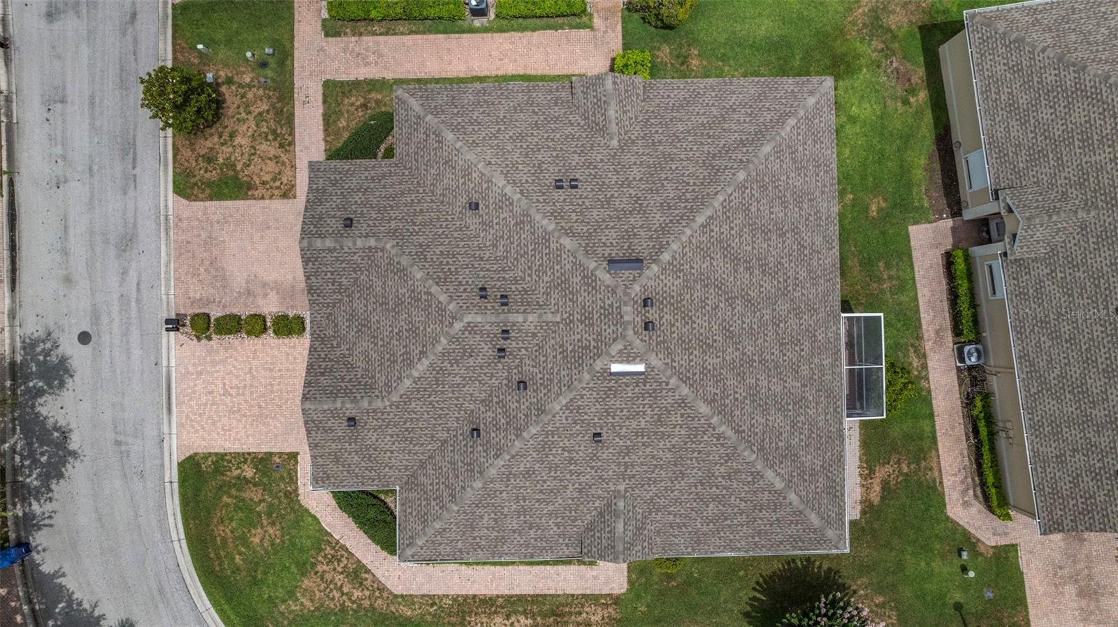 Roof is maintained by the HOA