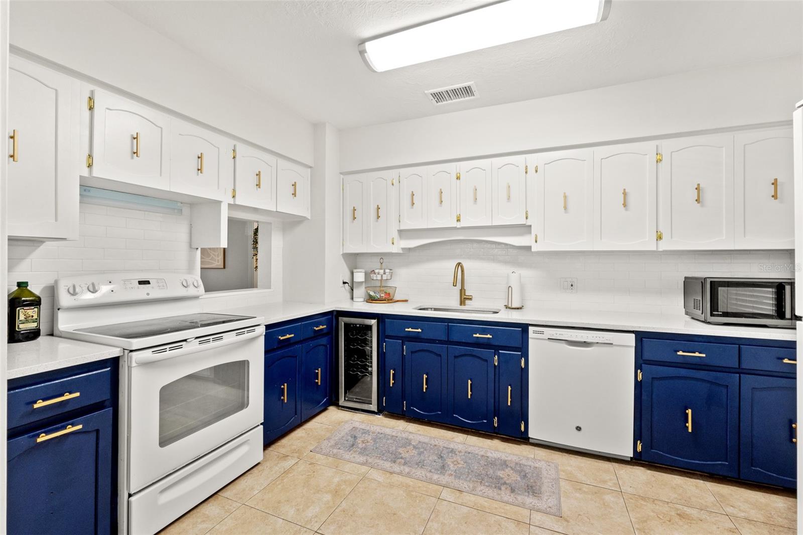 Updated Kitchen - Quartz, Backsplash, Sink, Fixtures