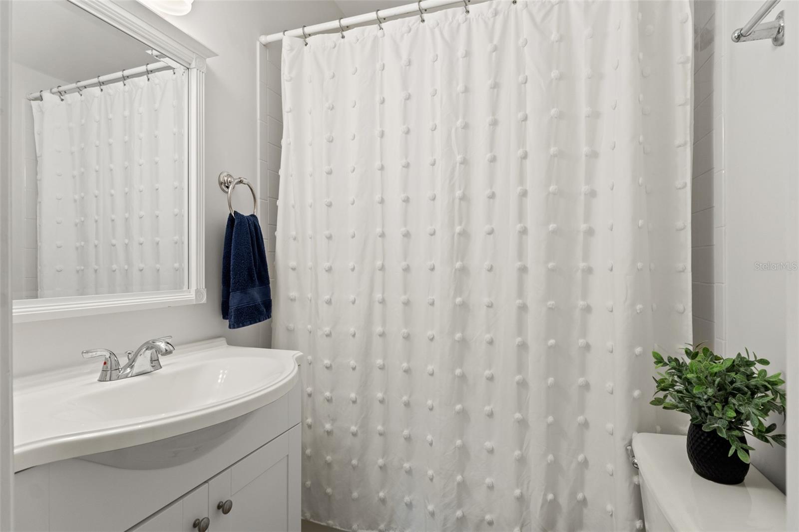 Ensuite Bath (Bath 2) with Tub/Shower