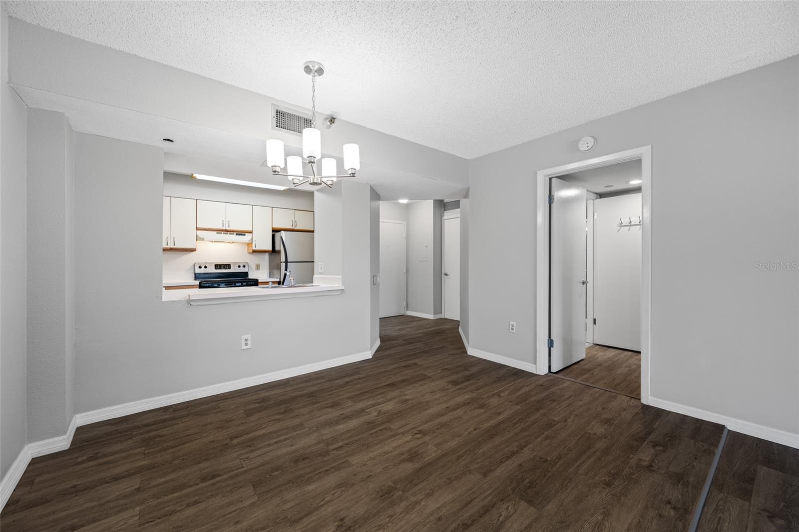 LIVING/DINING ROOM