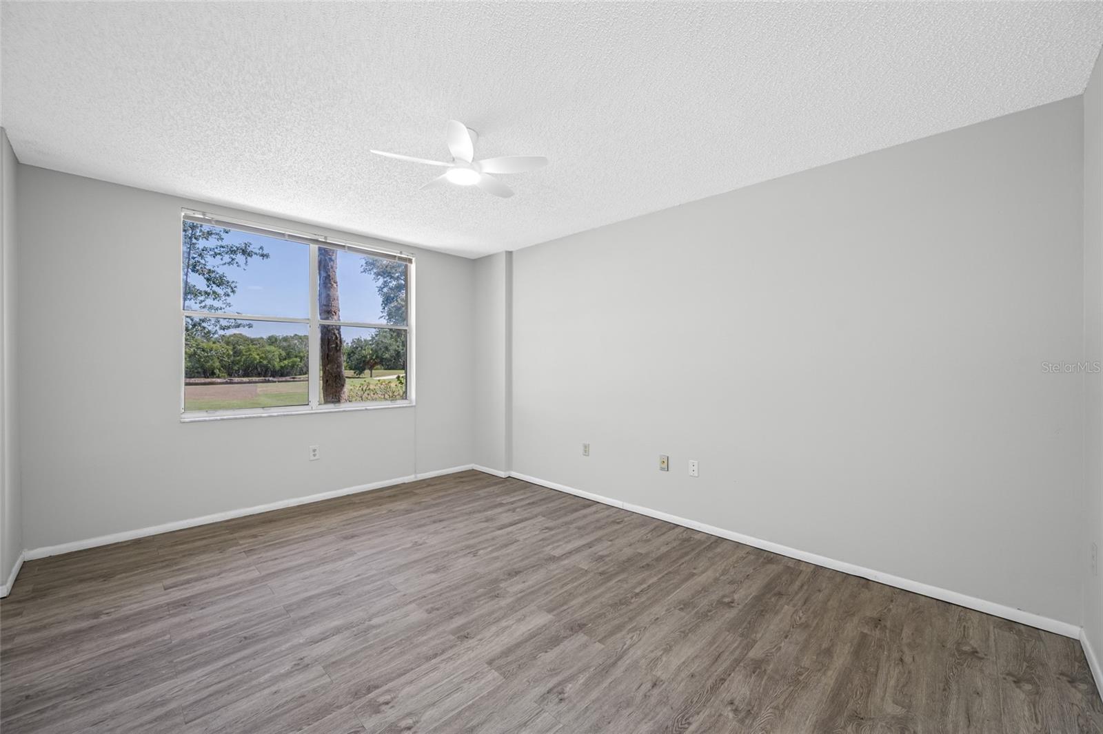 GUEST/ BEDROOM