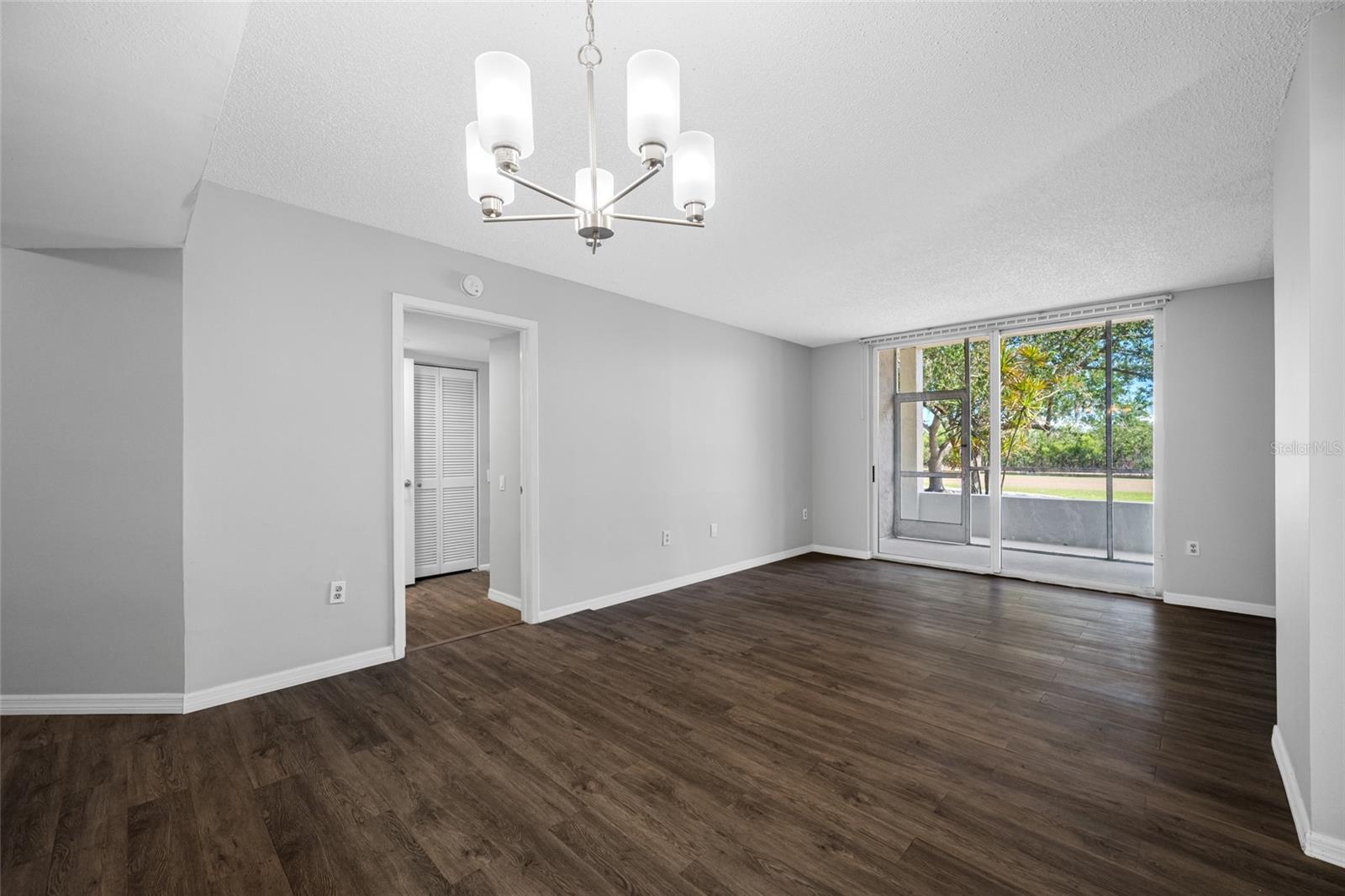 LIVING/DINING ROOM