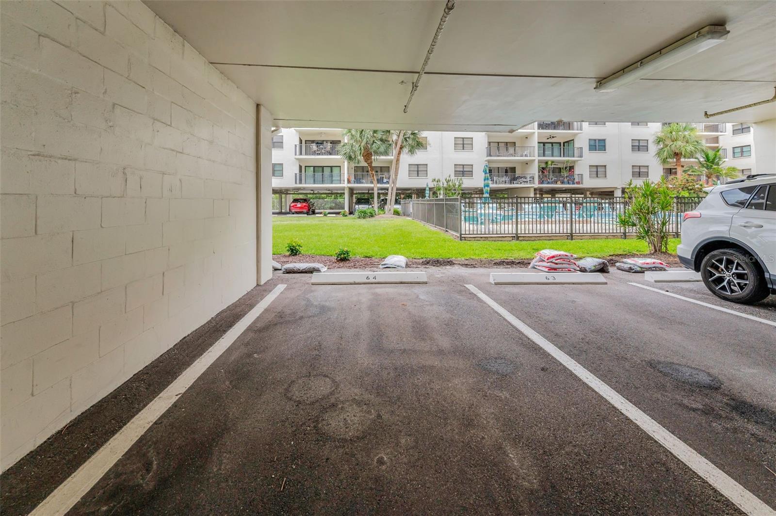 ... Indian Shores is Sometimes Called The Narrows - Due to The Fact The Intracoastal & The Beach Are Right Across the Street From Each Other. Good Full Time or Short Term Rental Property.