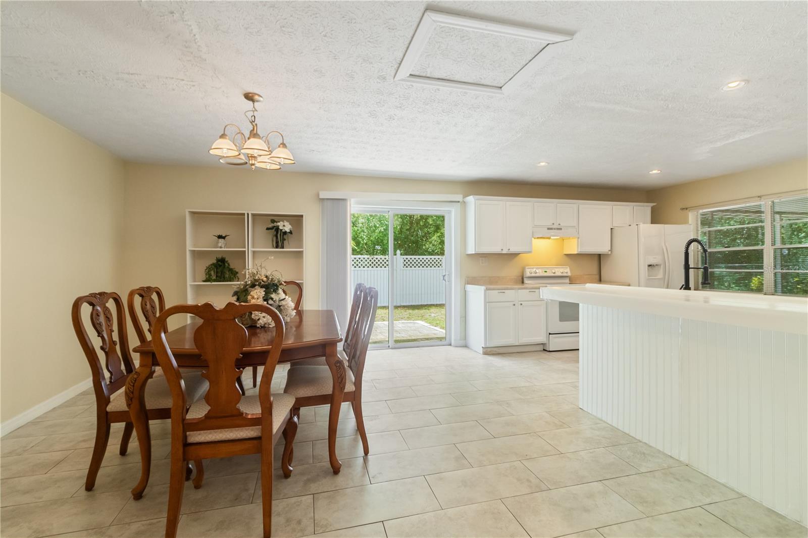Dining space that opens up to the kitchen
