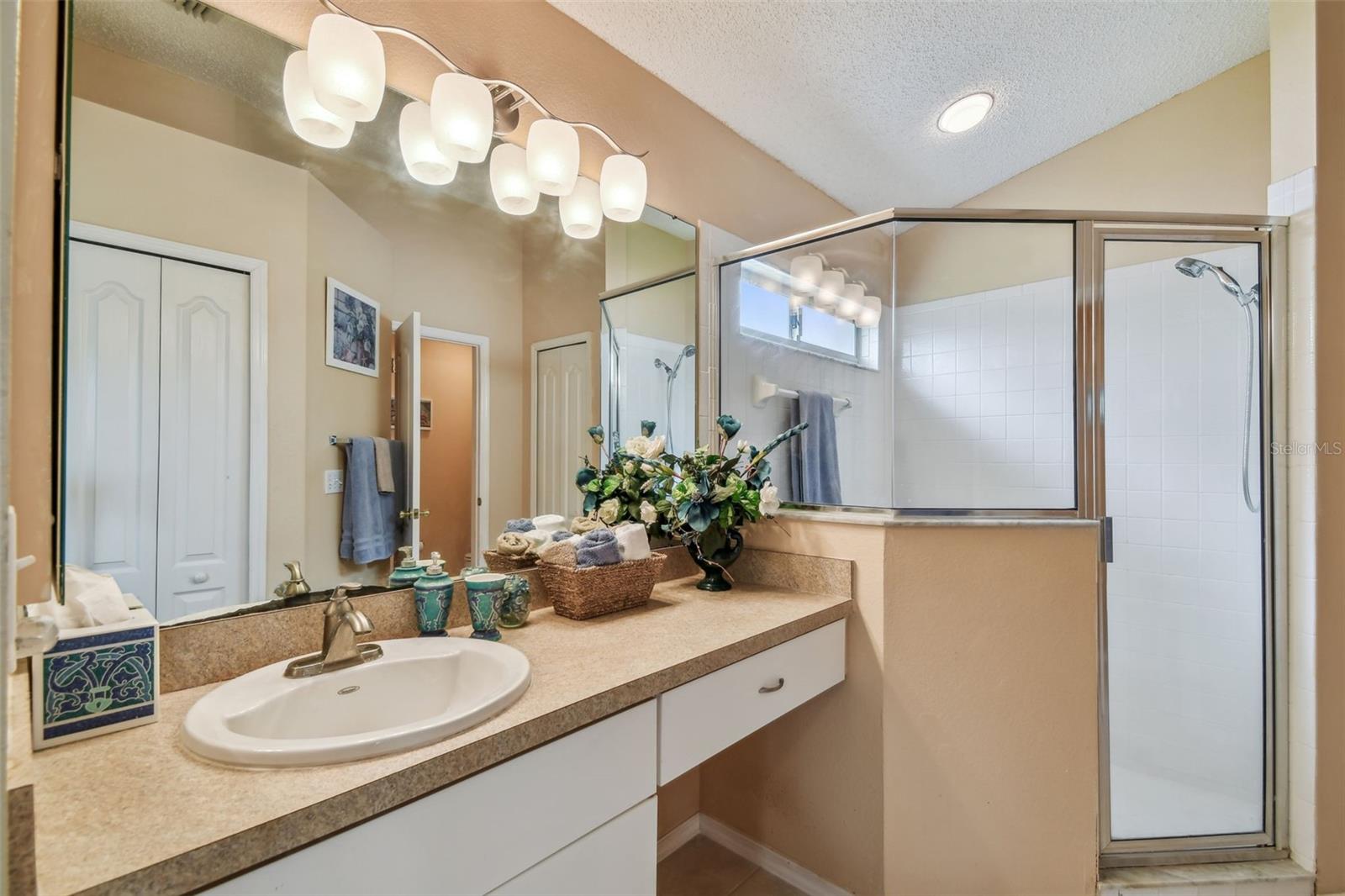 primary bedroom bath