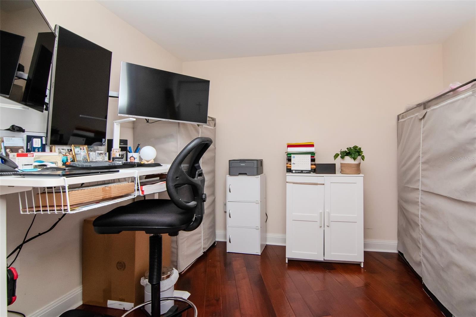 Bedroom #2/home office