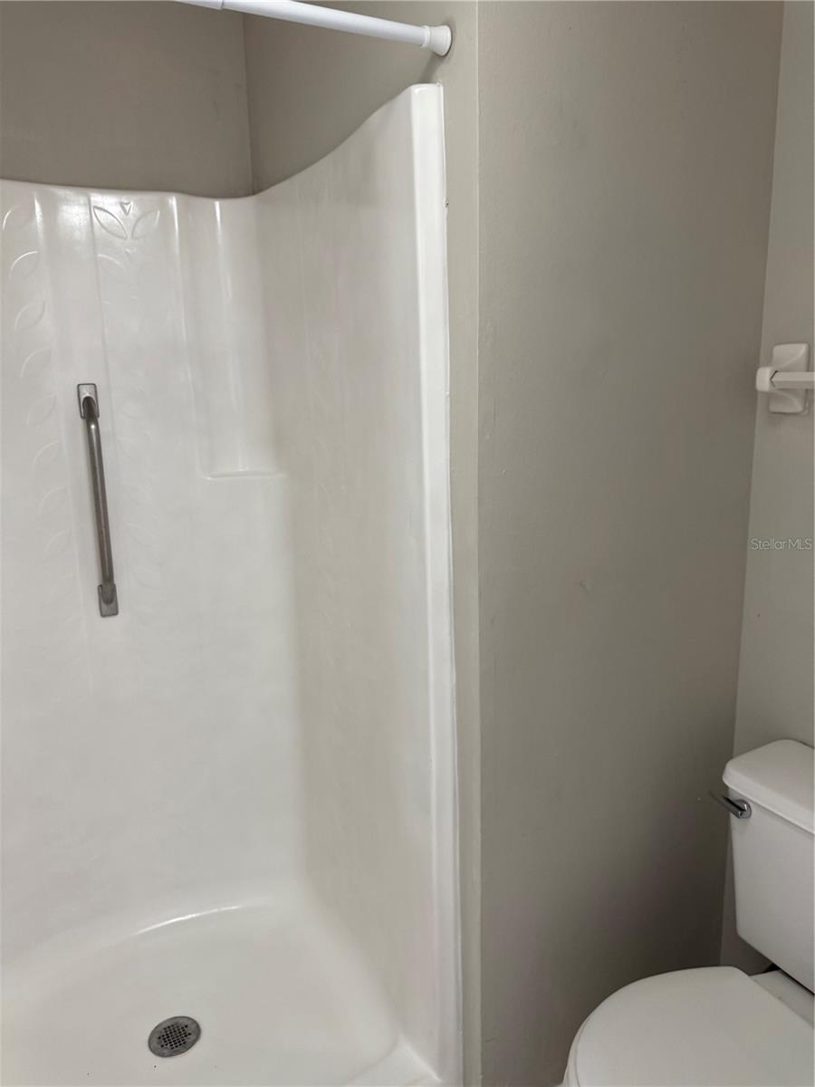 TB8394203