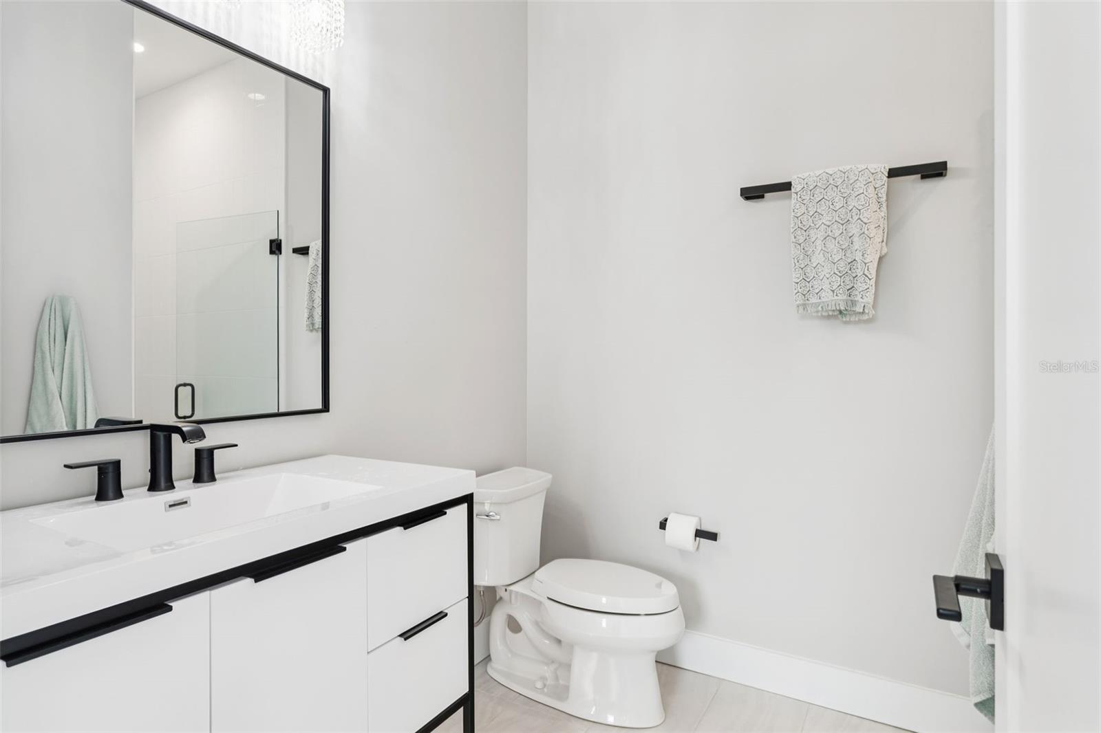 bathroom suite 2