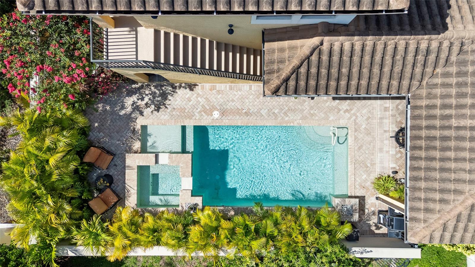 Aerial 6113 Yeats Manor Pool