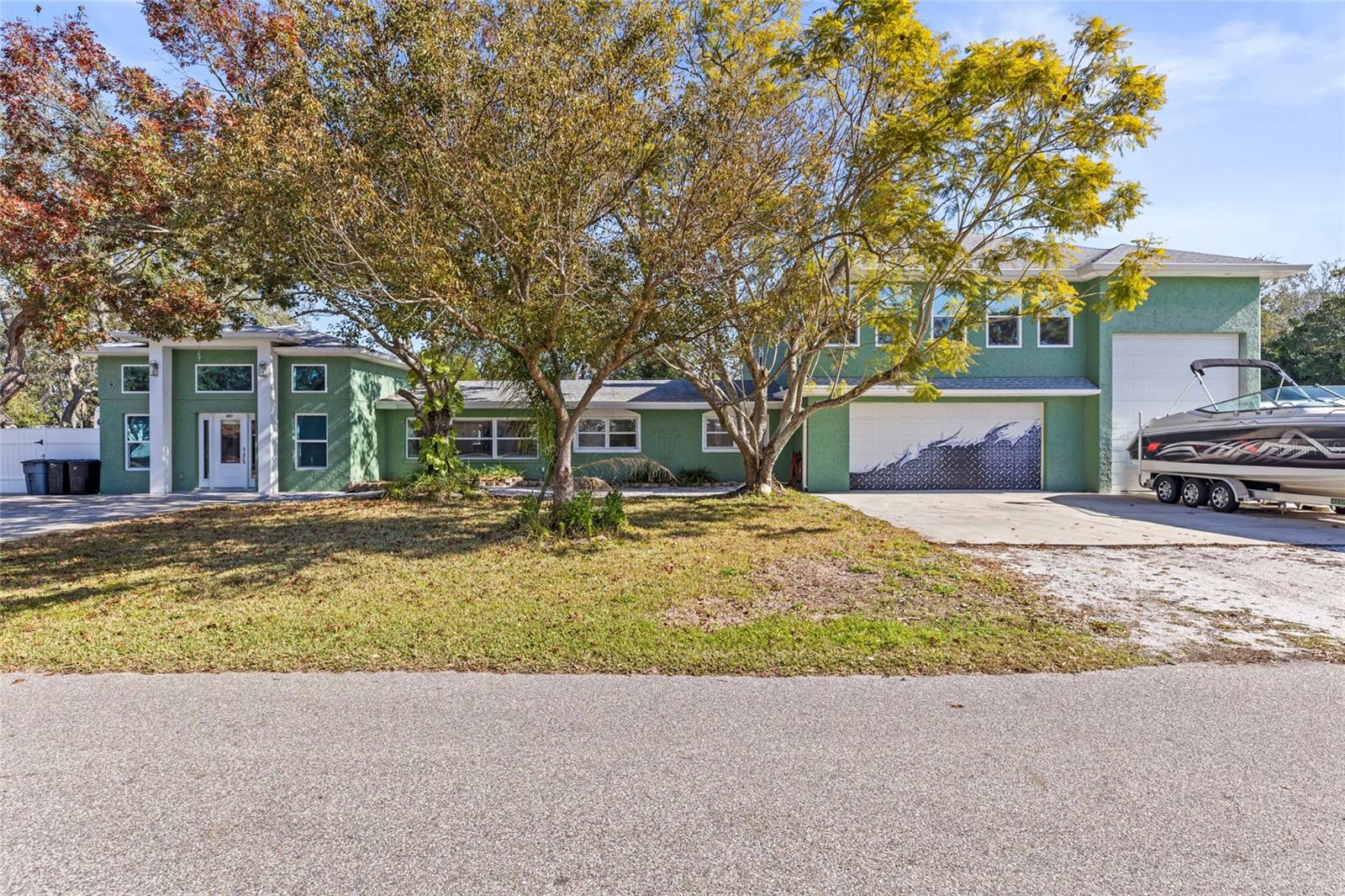 TB8394245