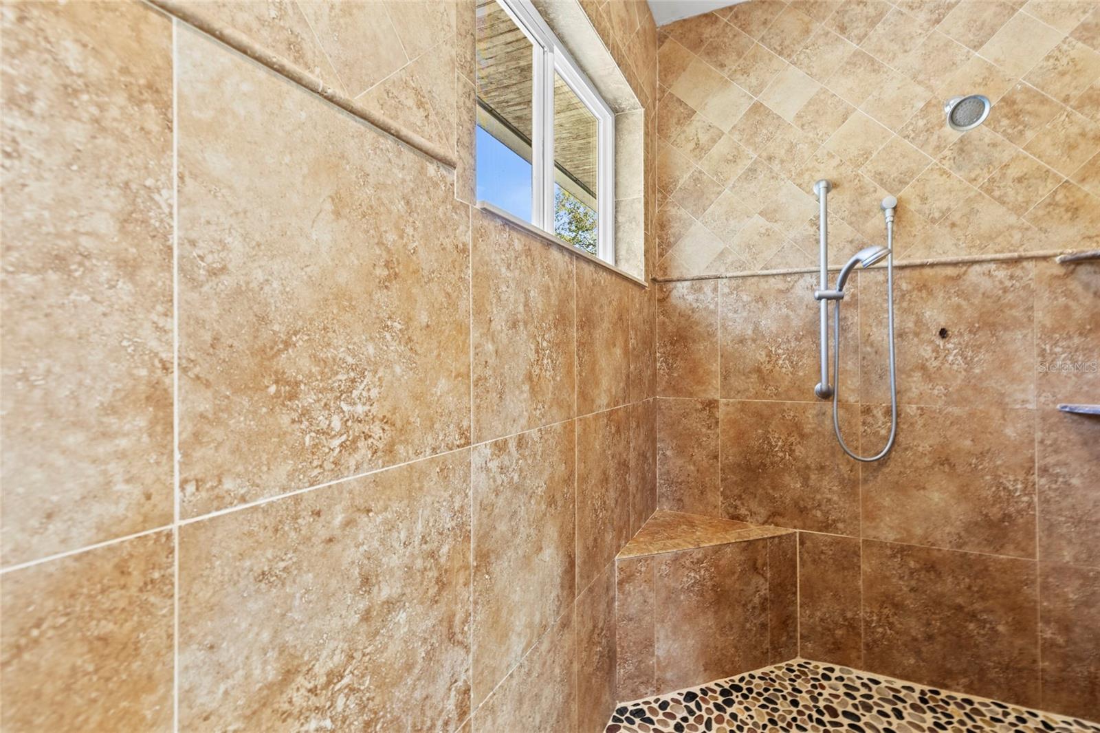 TB8394245