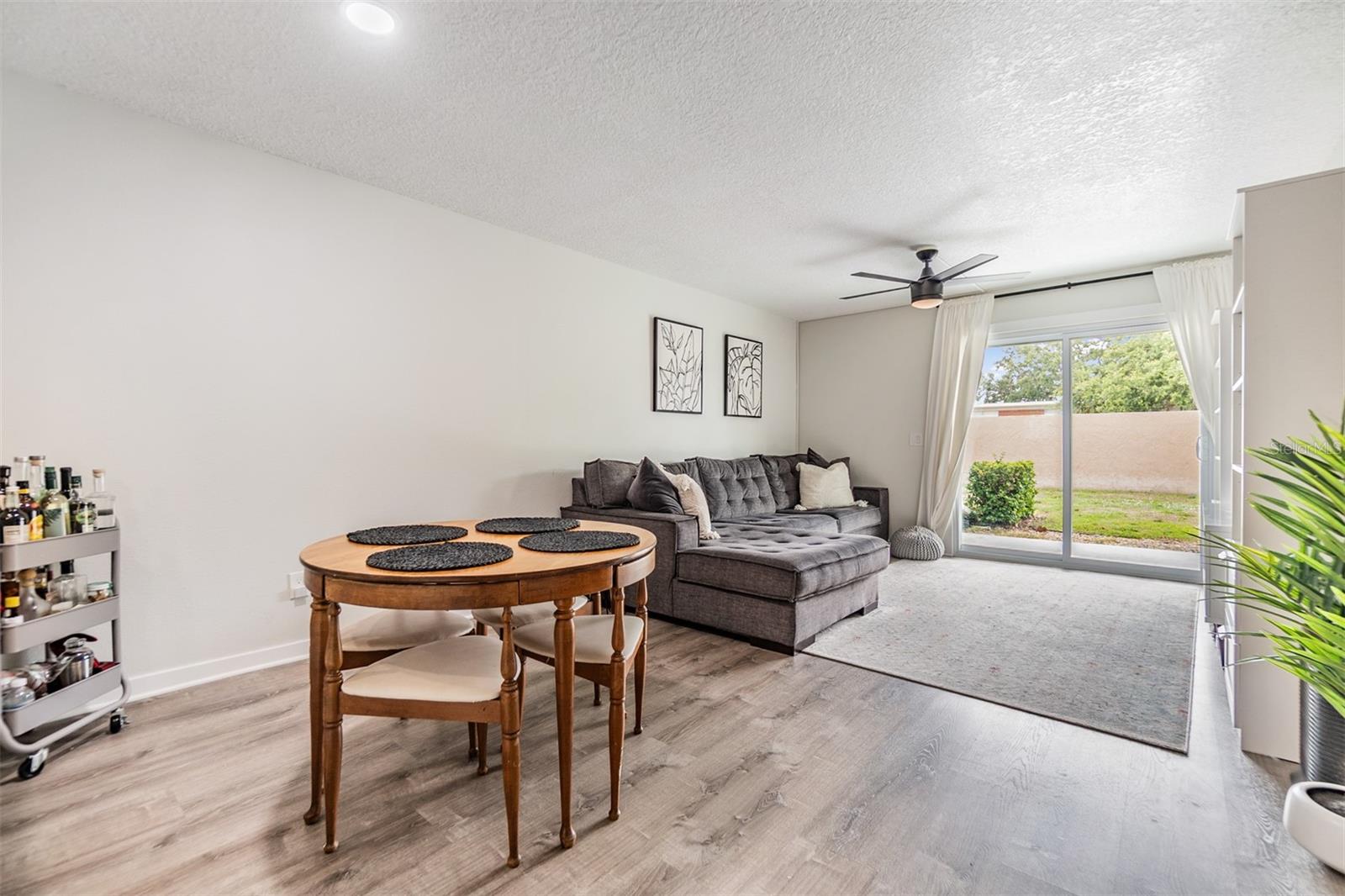 Living room/dining room combination