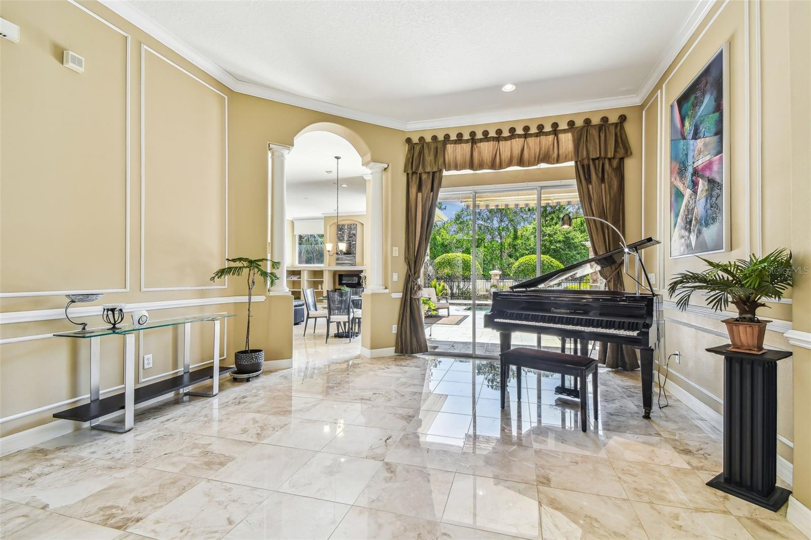 TB8394252