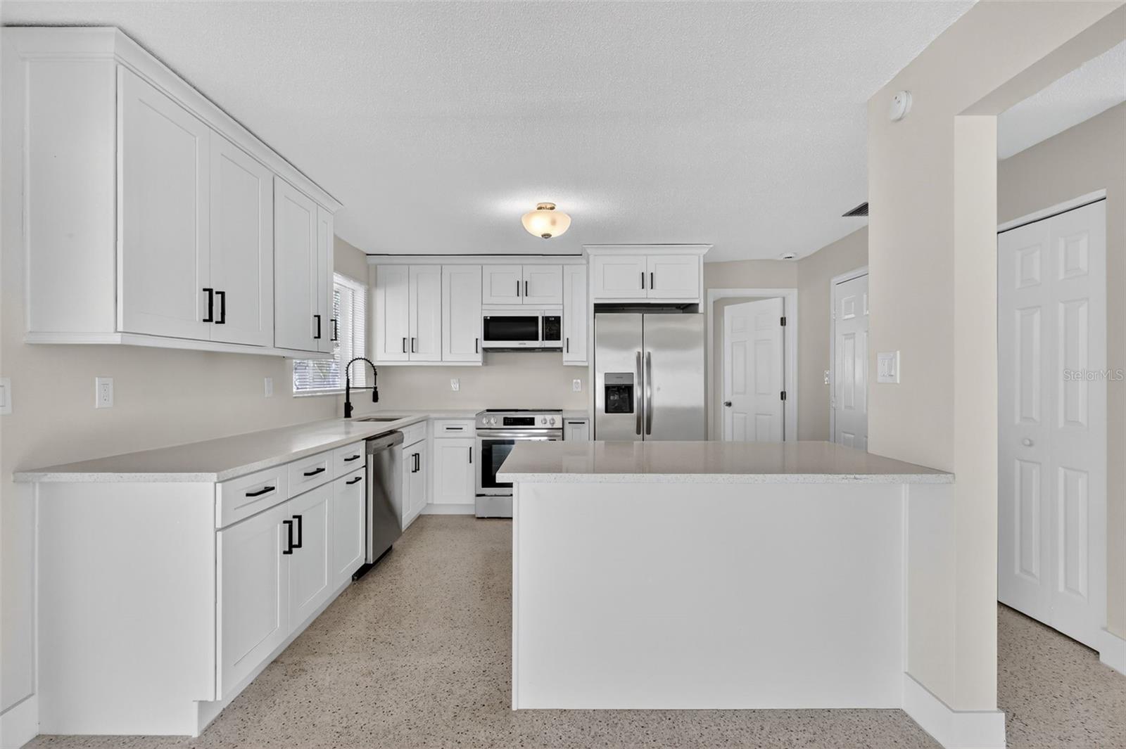Kitchen with island area