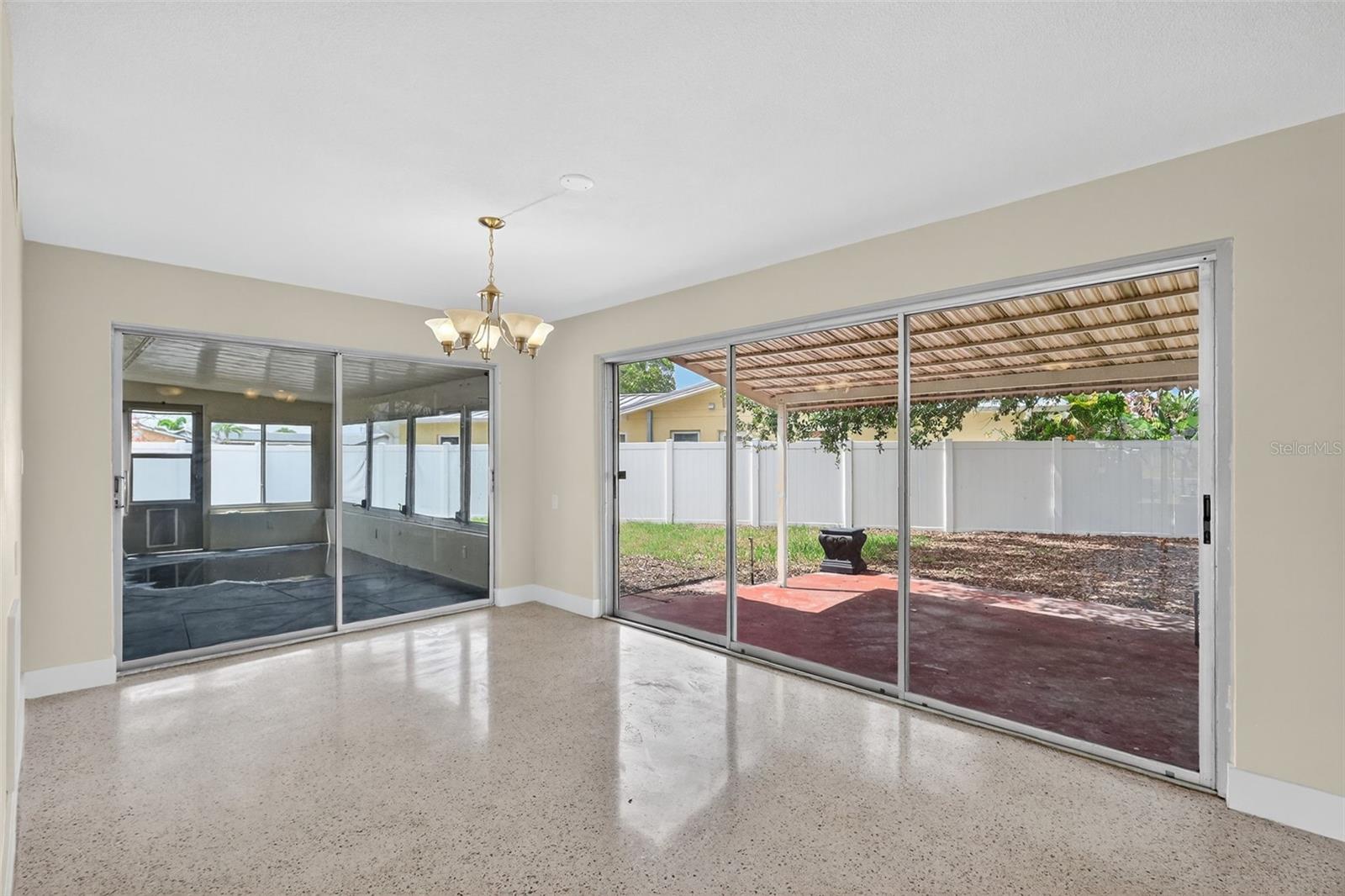 From the dining area you can go out into the yard area or also to the enclosed porch area