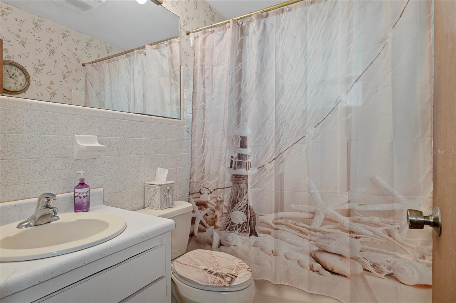 Bath with Tub