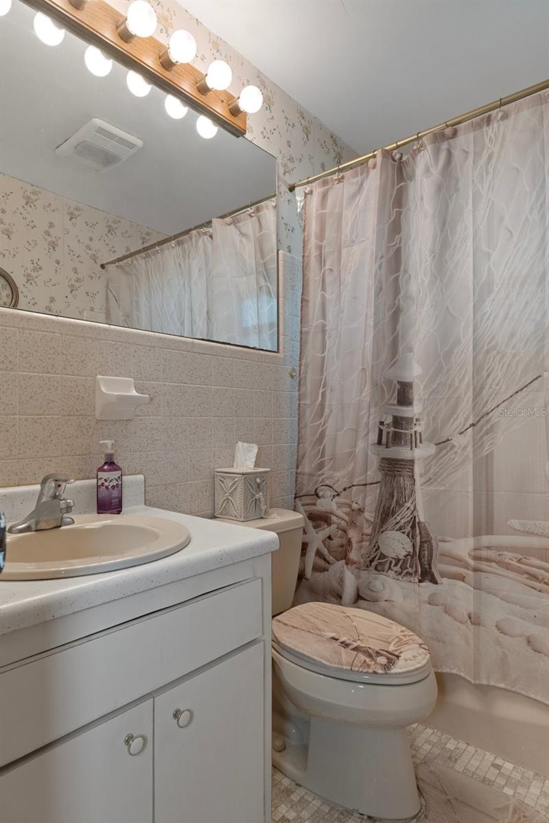 Bath with Tub