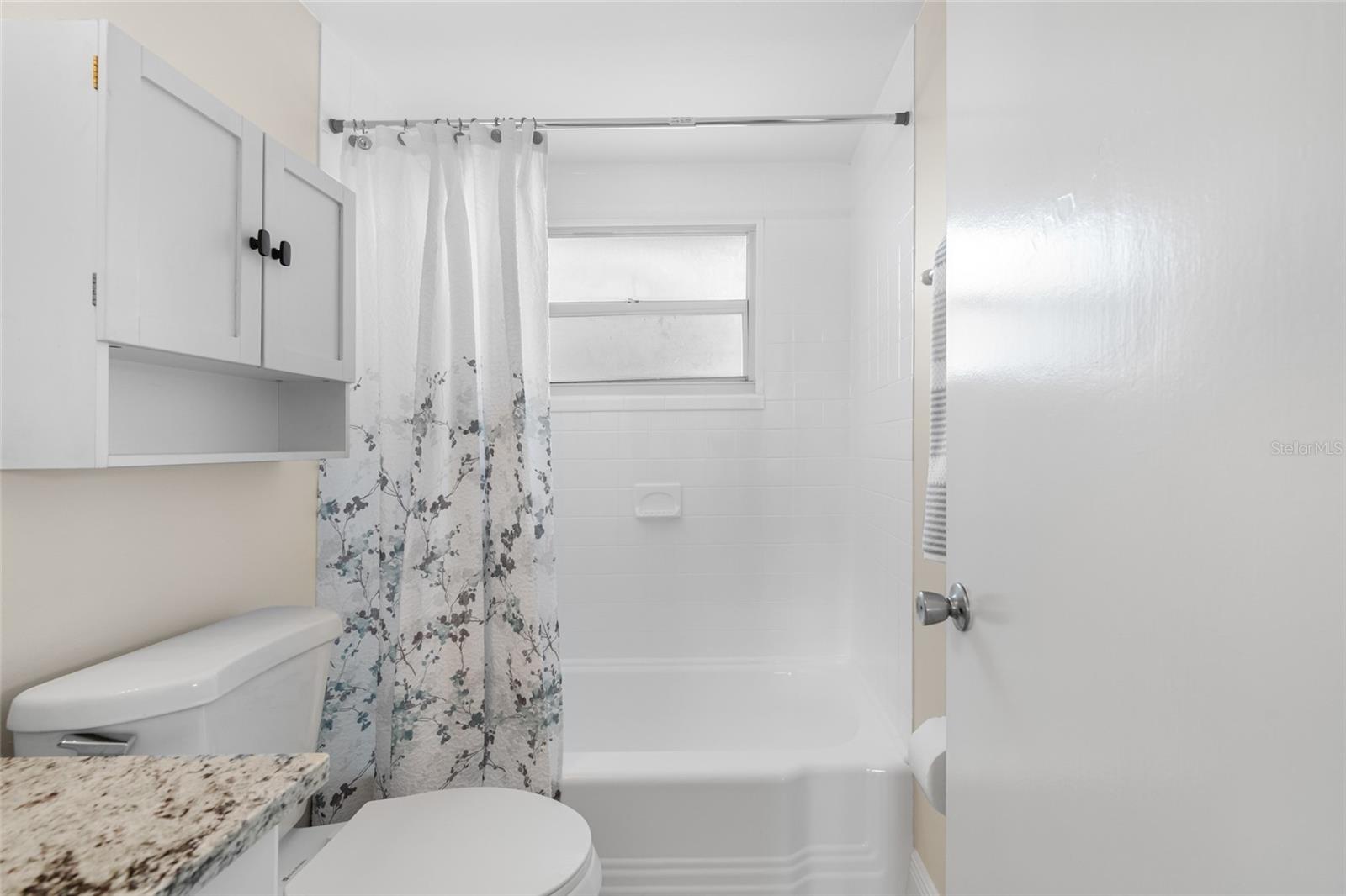 Bathtub w/Shower!