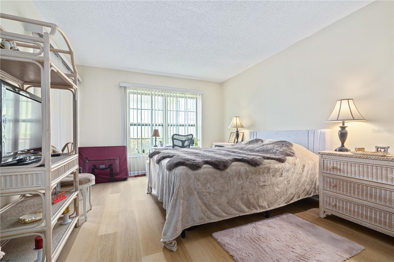 Spaious bedroom