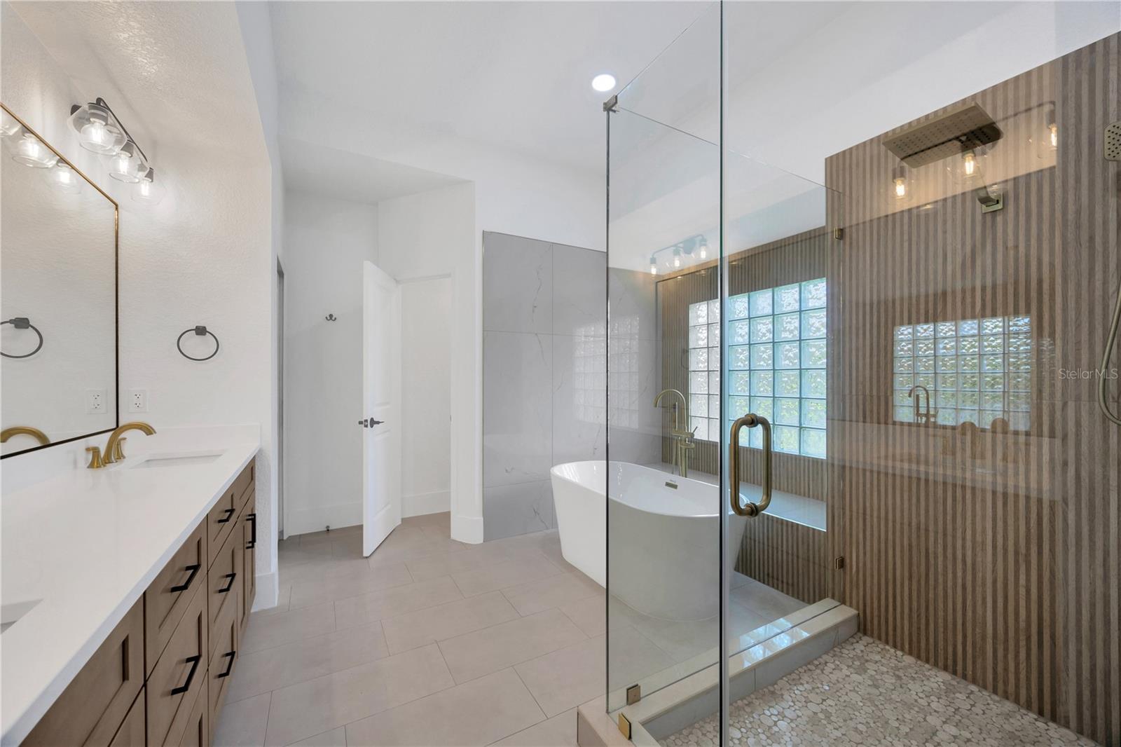 Primary bedroom bath