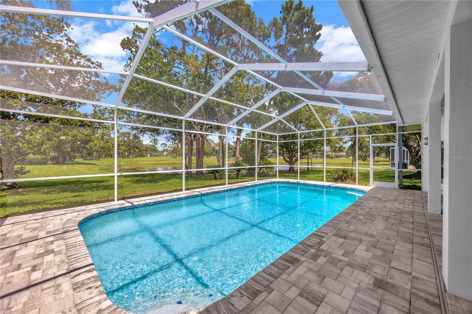 Pool/lanai