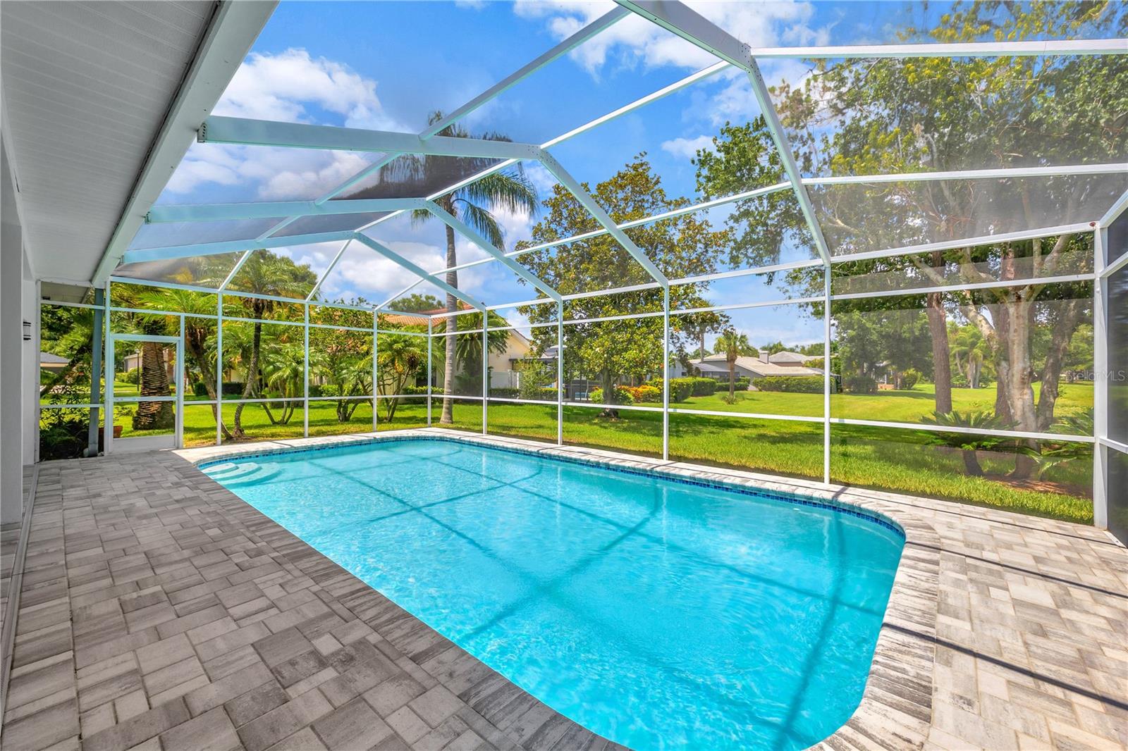 Pool/lanai