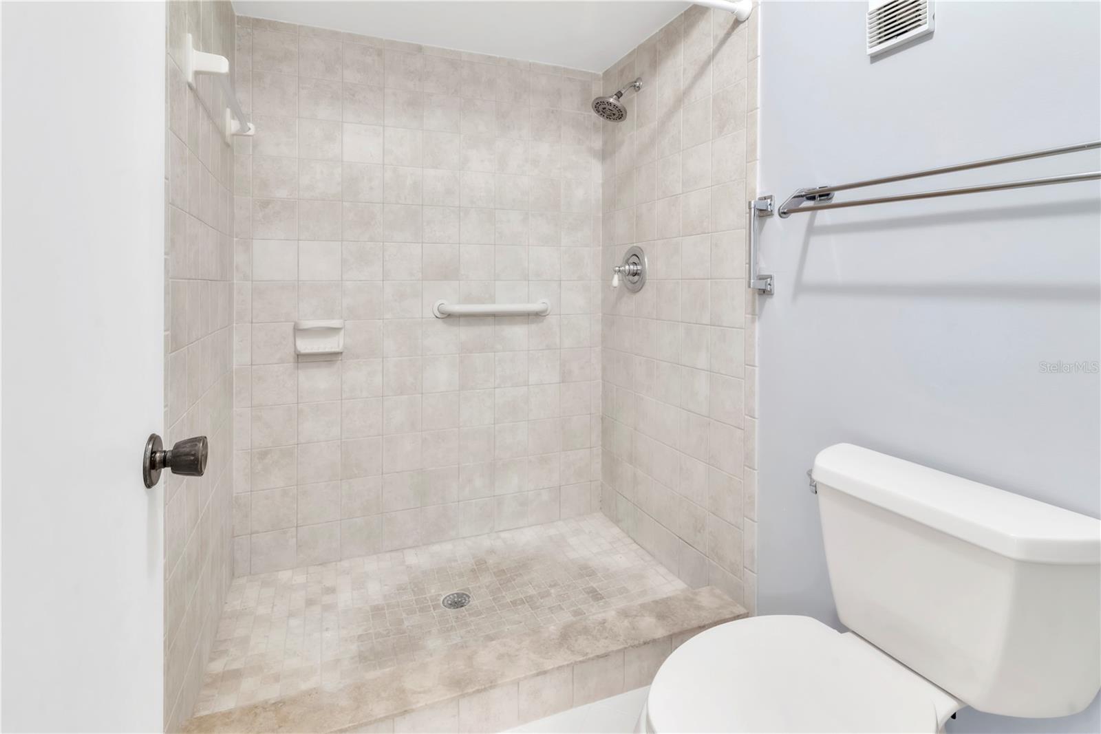 Walk-in primary shower