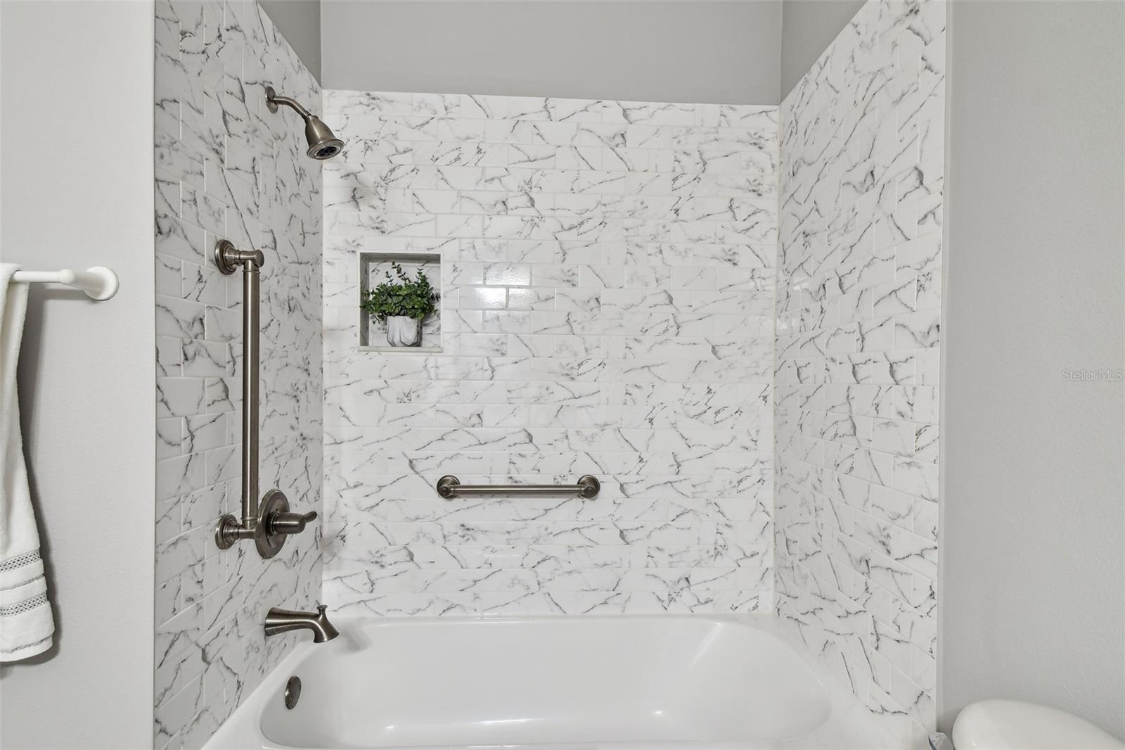 Guest Bath Shower/Tub