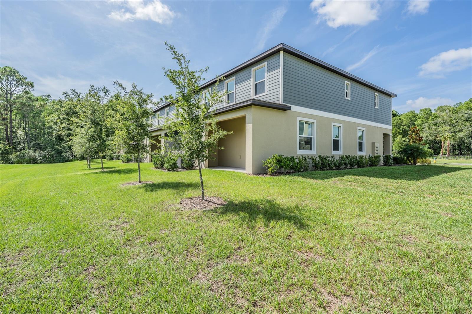 End Unit with side yard