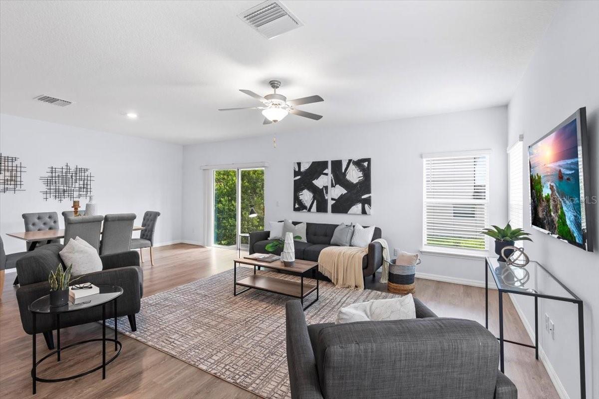 Family and dining room, open concept.