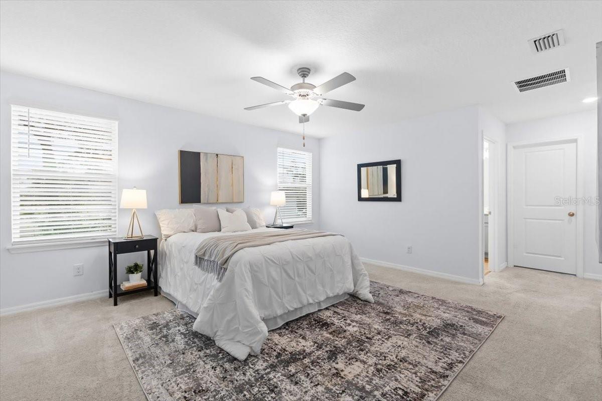 Spacious primary bedroom w/ en suite bathroom and huge walk-in closet!