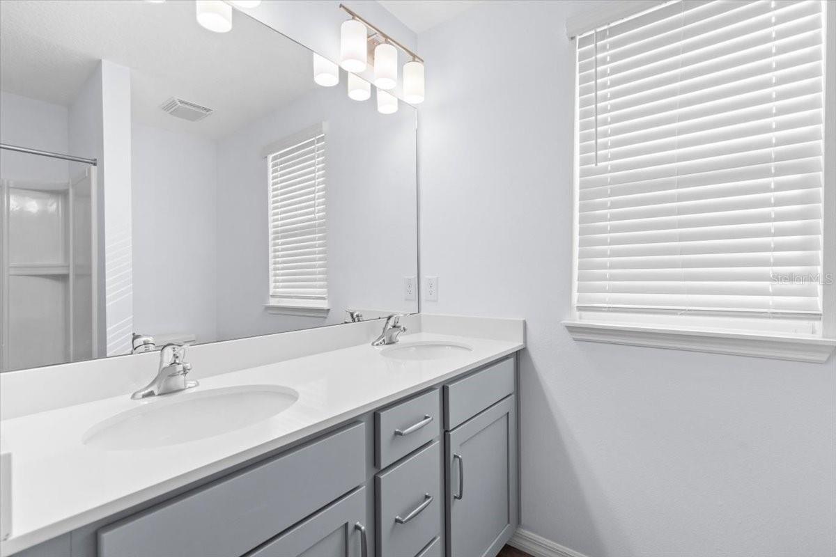 Main bathroom with dual sink vanity