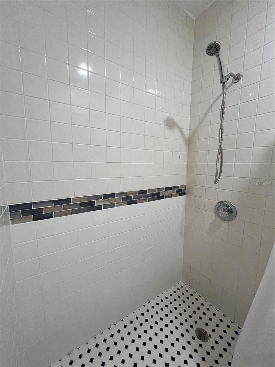 TB8394623