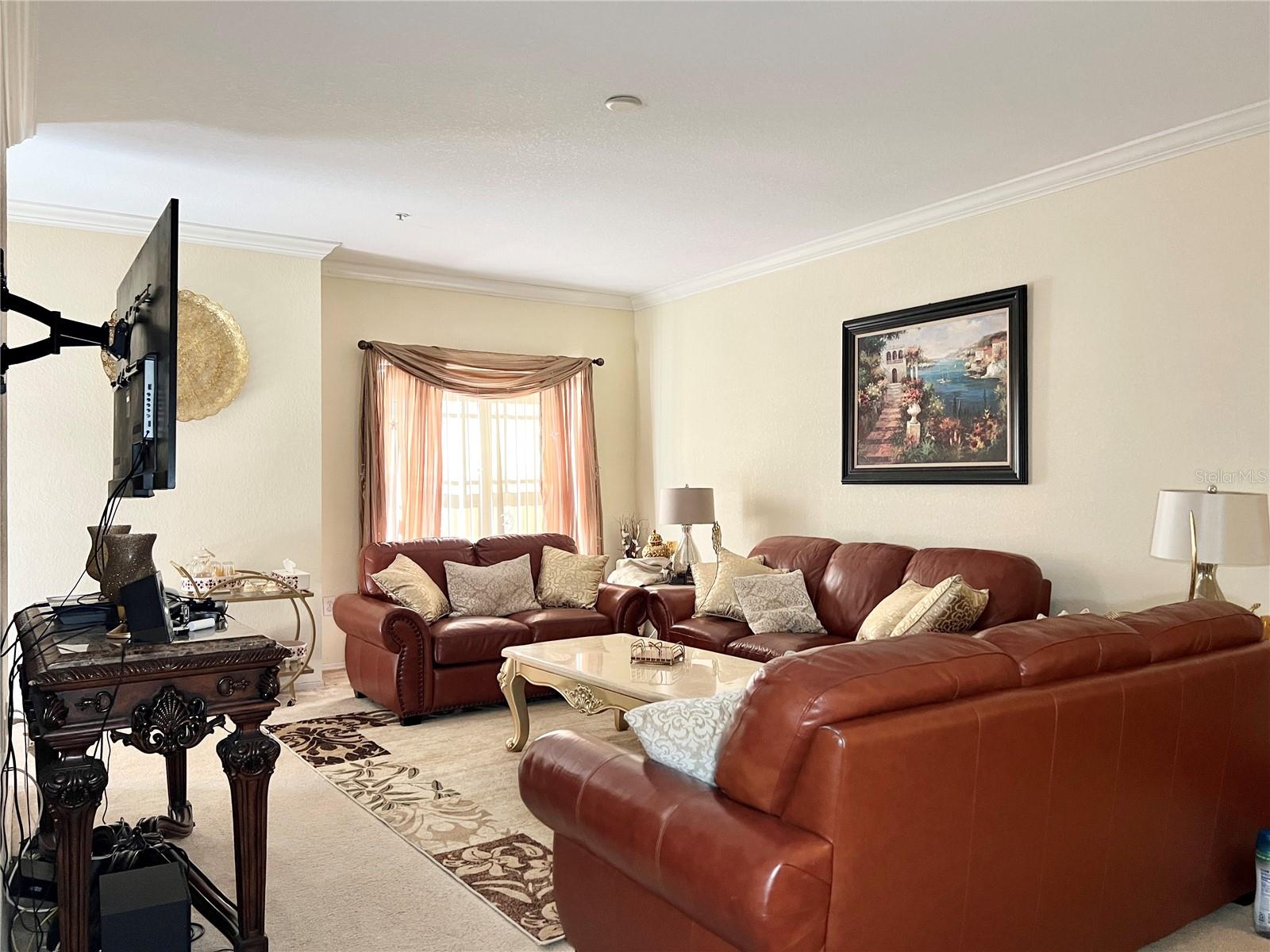 Living Area - 13'8" x 21'7"