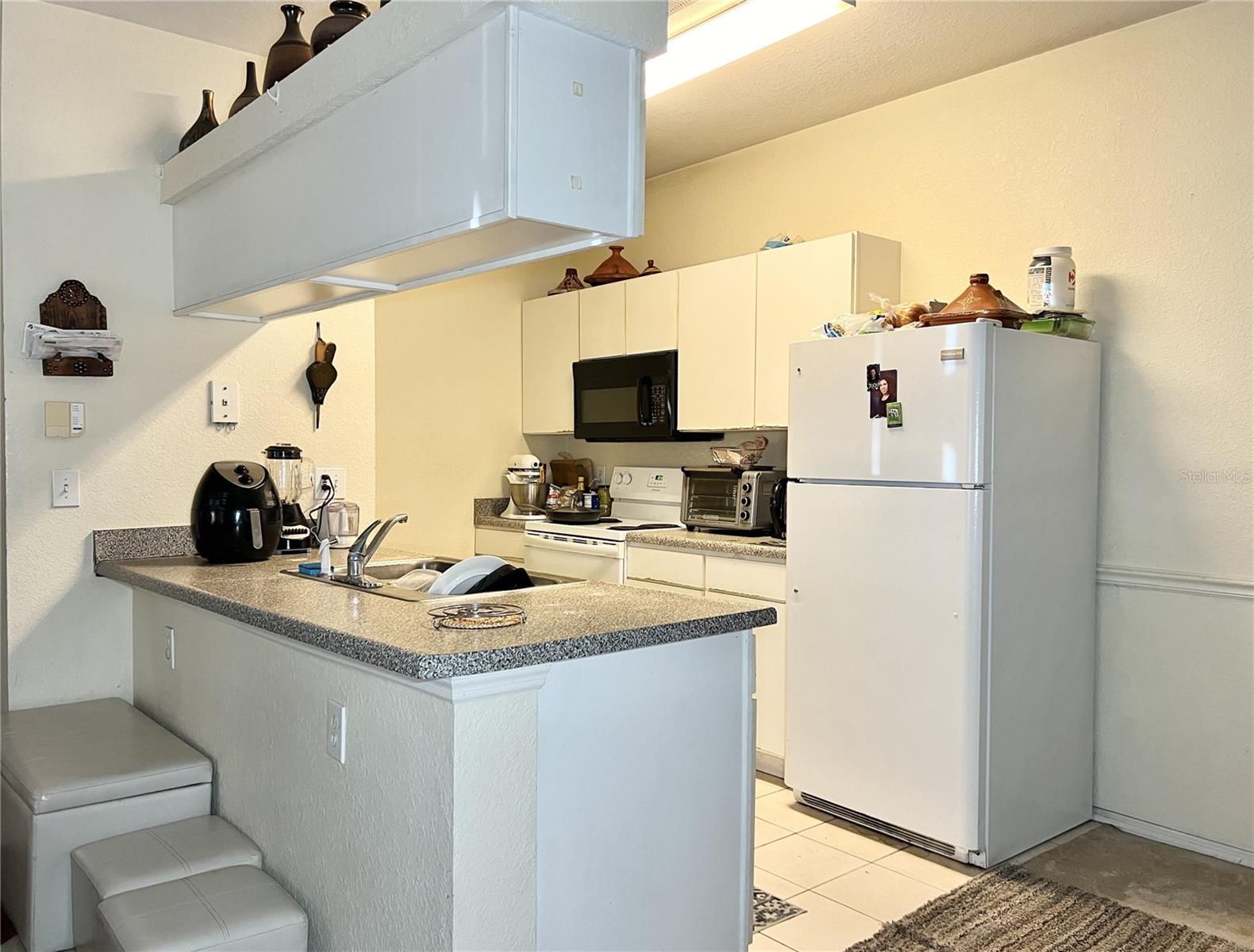 Kitchen - 14'2" x 9'3"