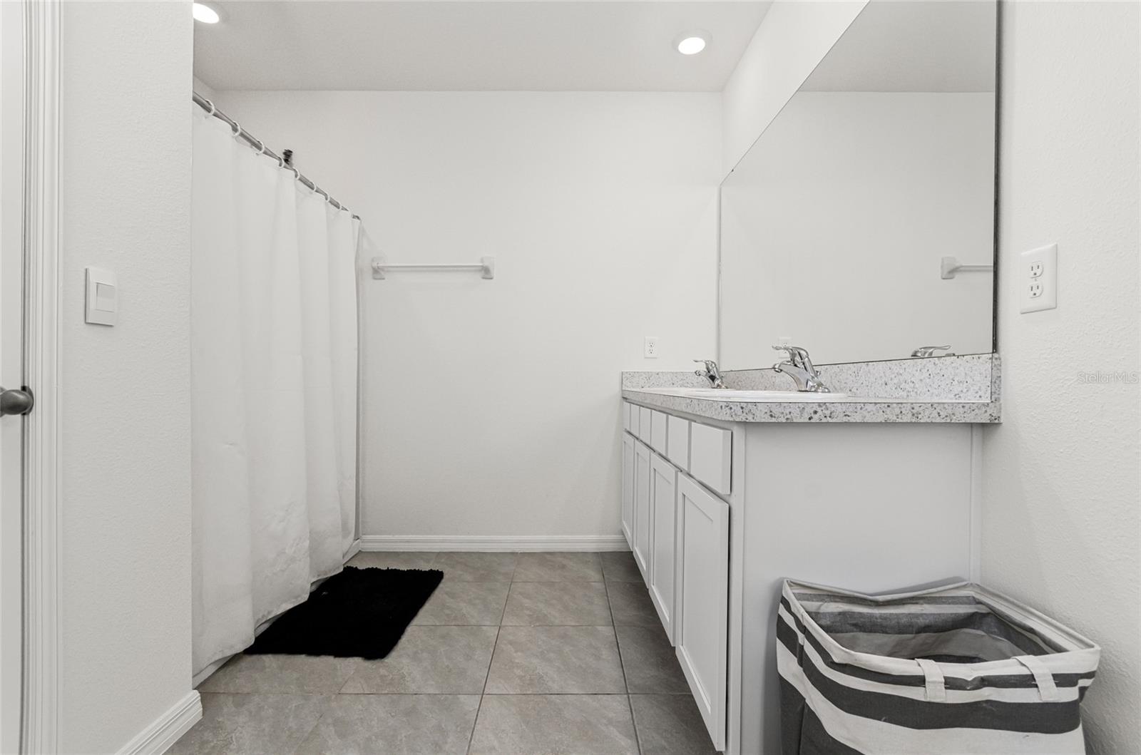Dual Sinks & Shower
