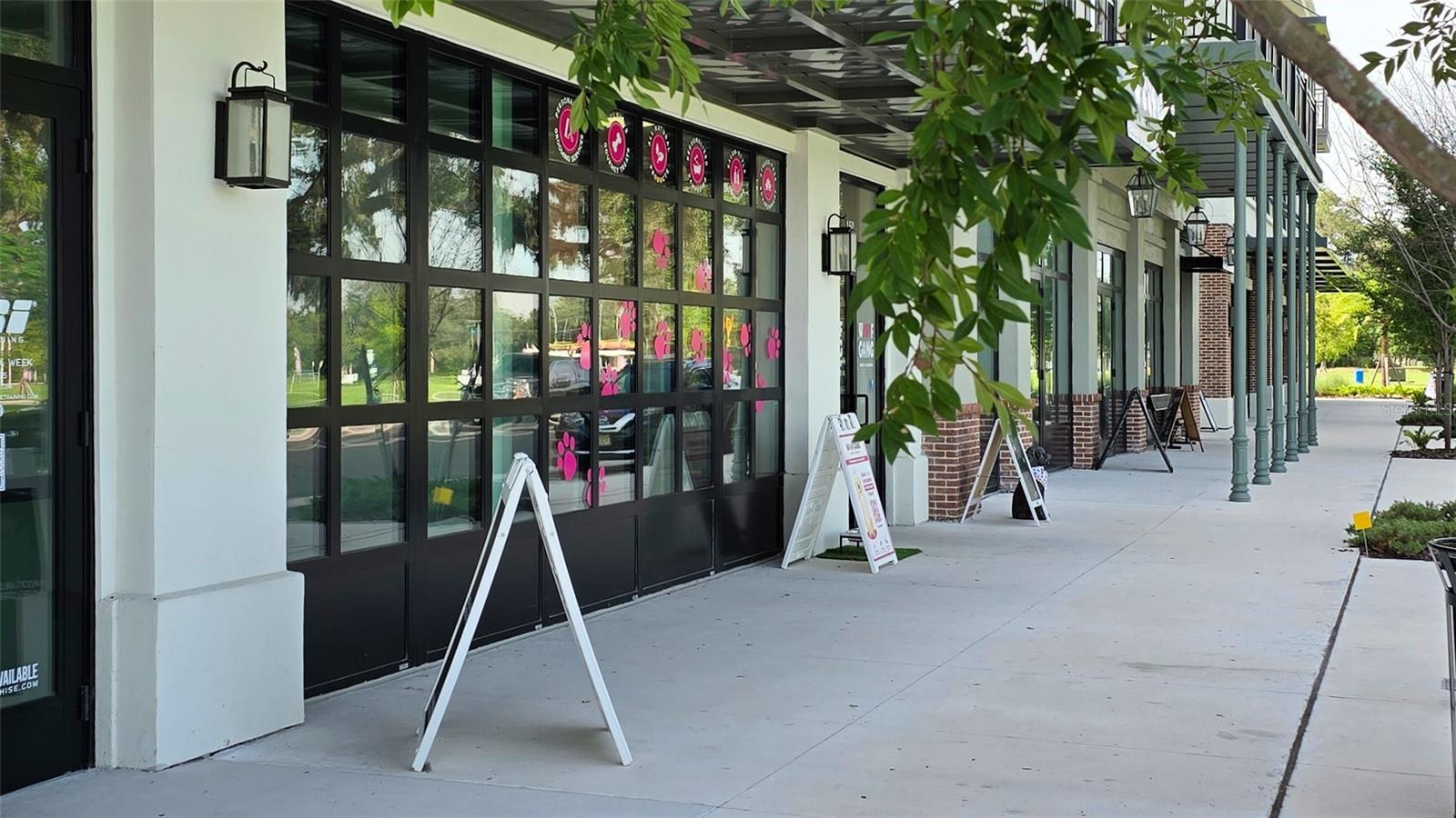 APW DOWNTOWN - EATERIES & SHOPS
