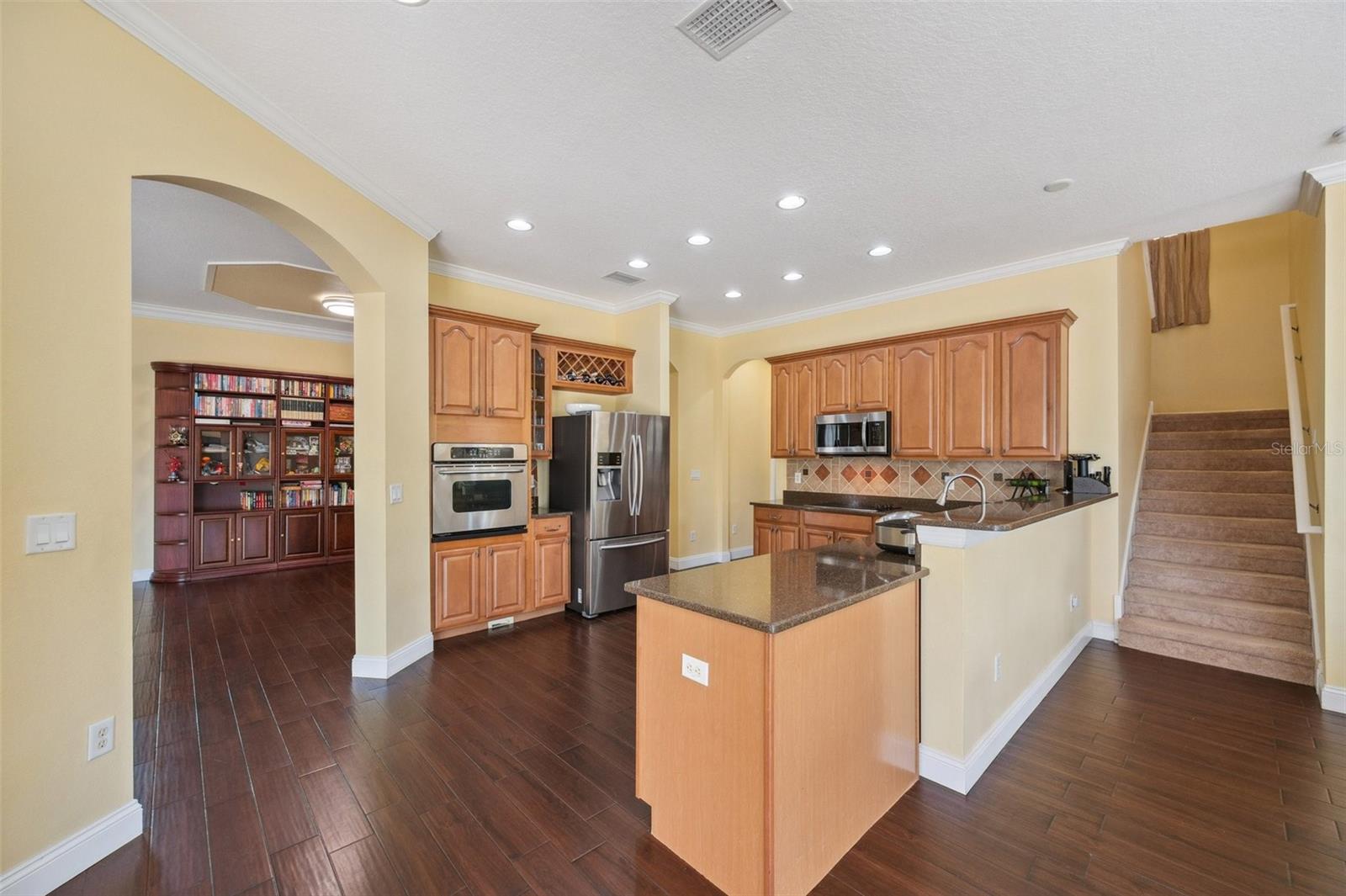 Gourmet kitchen