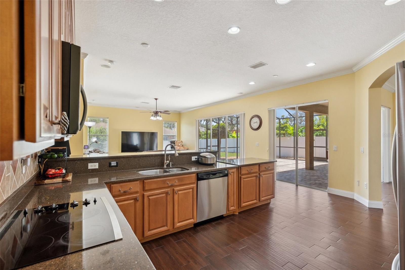 Another view of the the kitchen