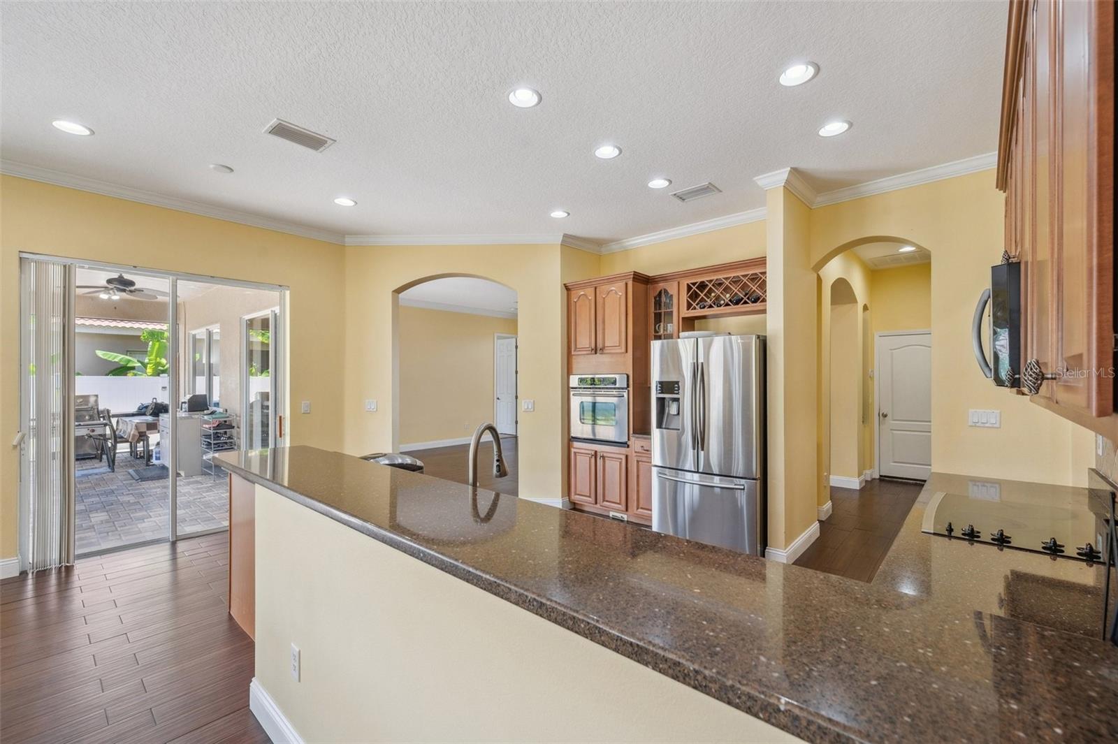 Kitchen & dinette