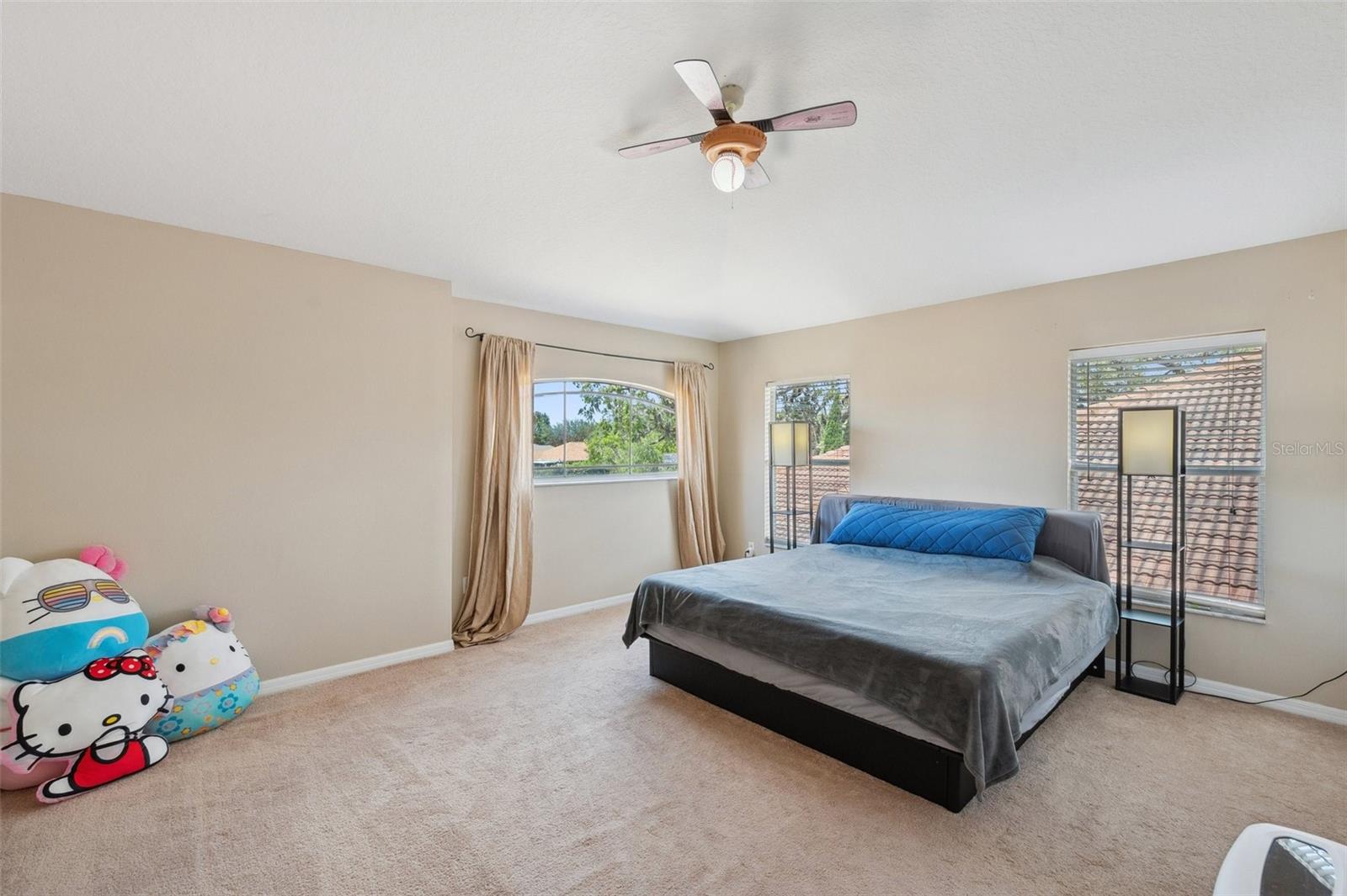 All upstairs bedrooms can fit king size furniture.