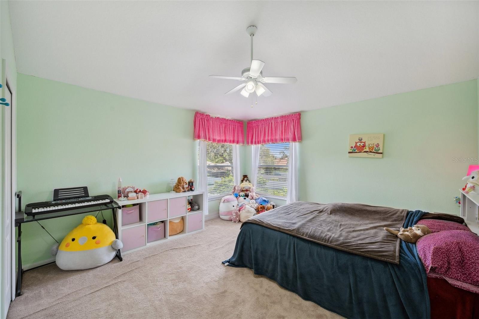 Spacious 2nd floor bedroom