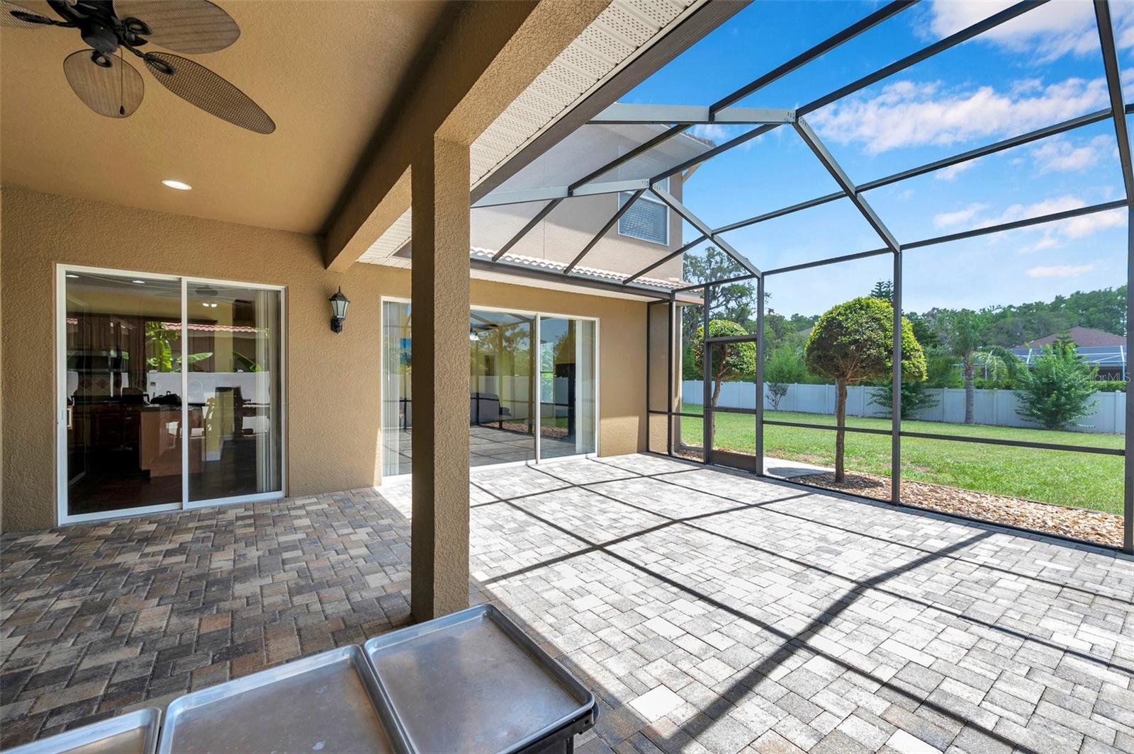 Another view of the screened lanai