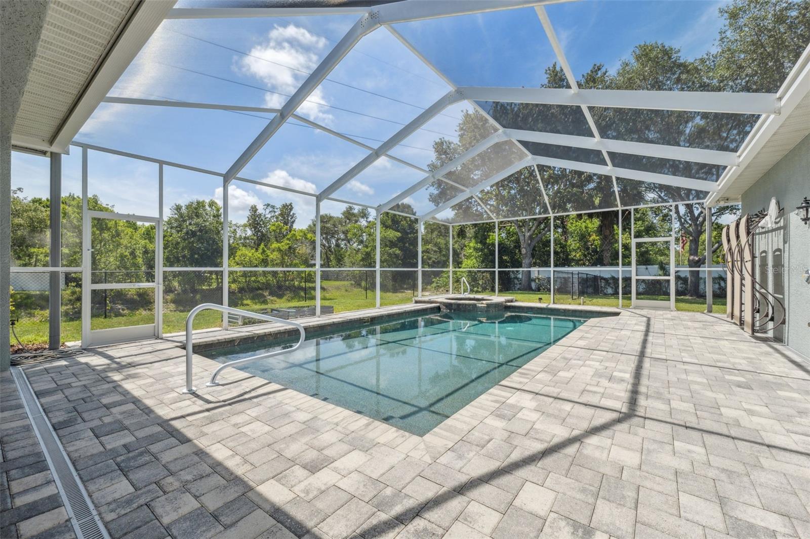 Gorgeous pool with spa!