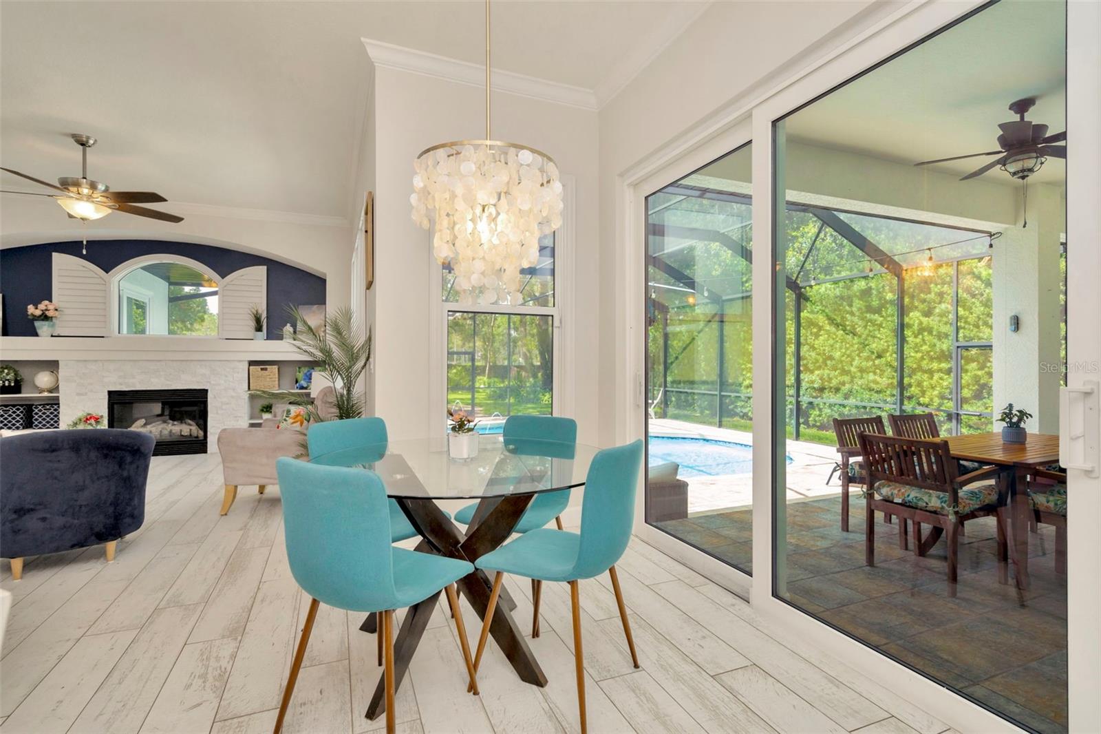 Kitchen eating area