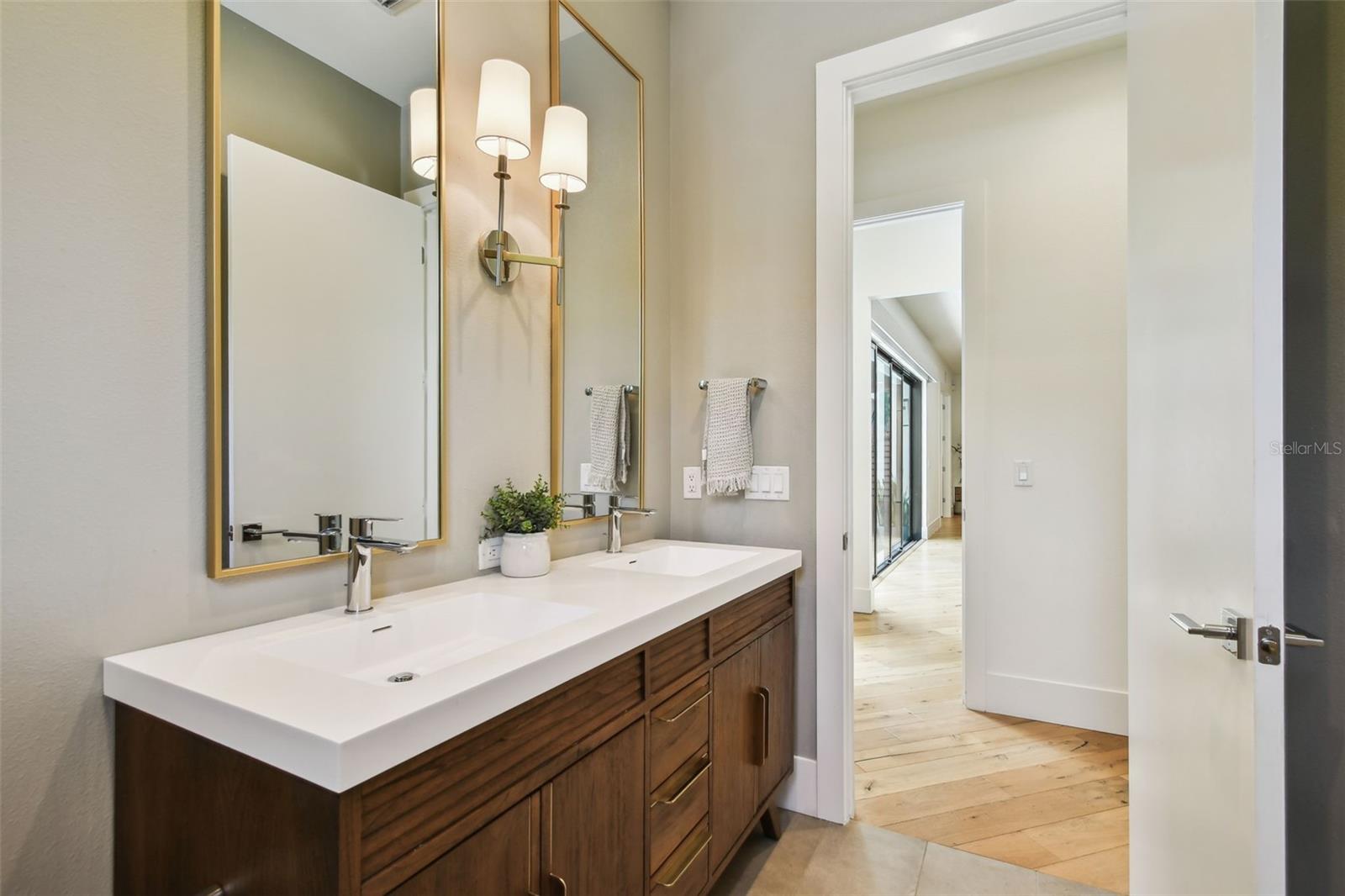 Downstairs Ensuite bathroom