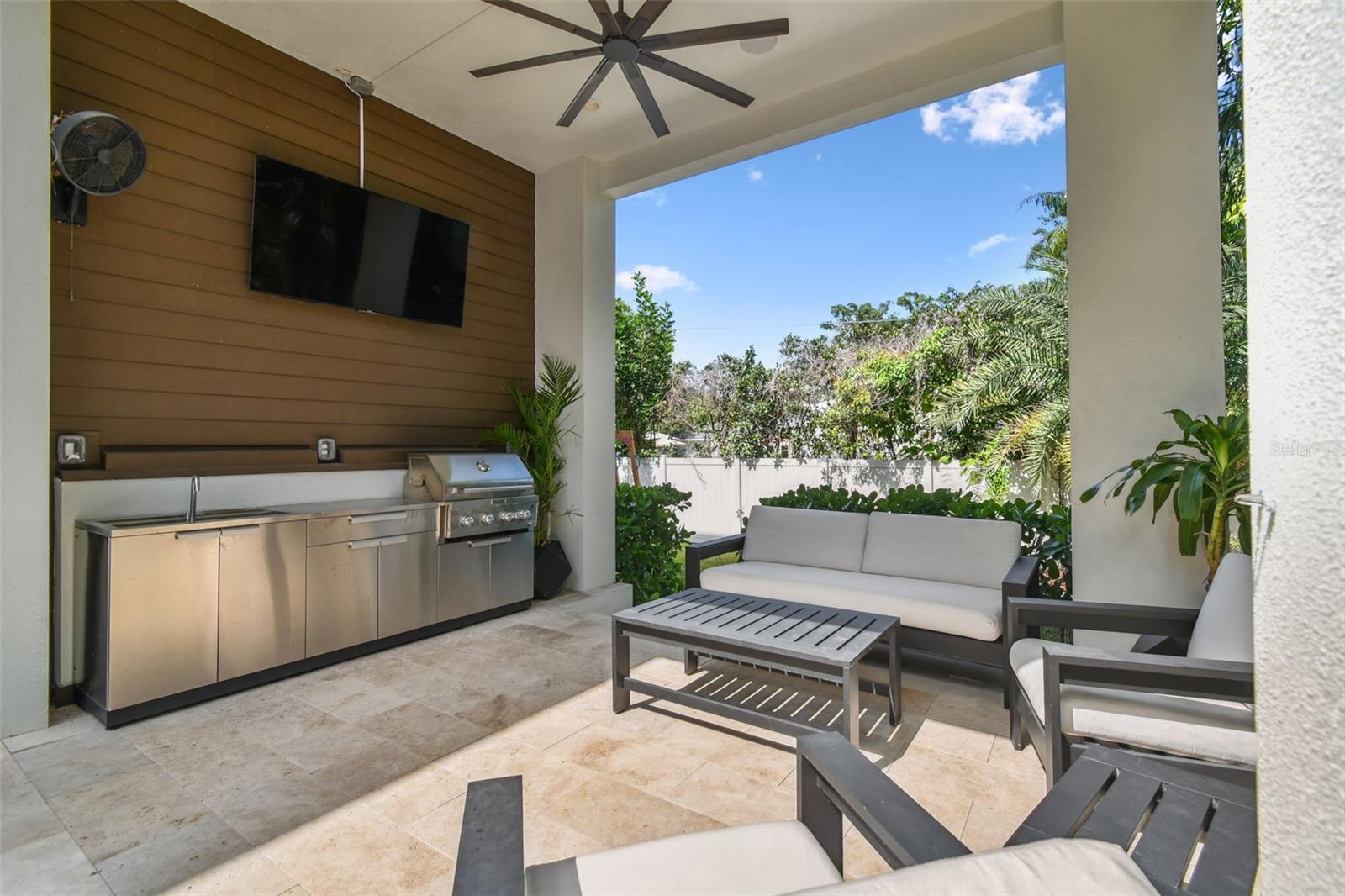Outdoor Kitchen