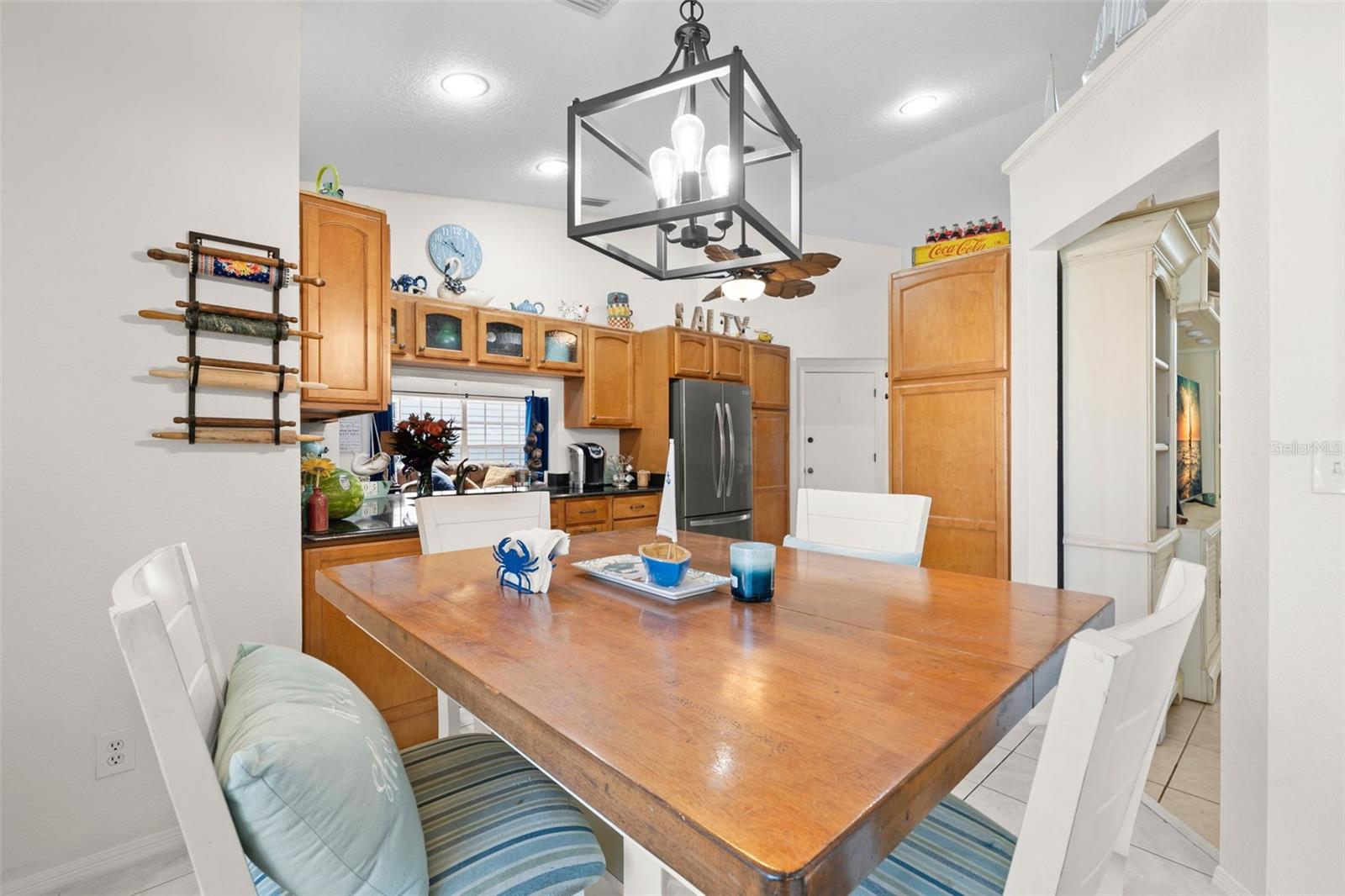 Eat-in-Kitchen