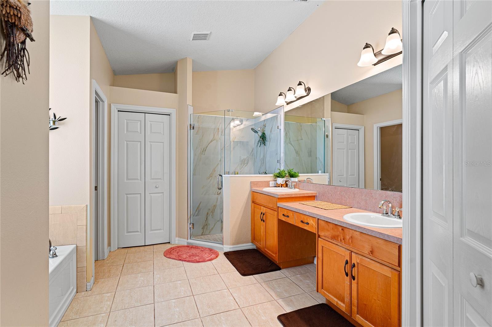 Primary en-suite
