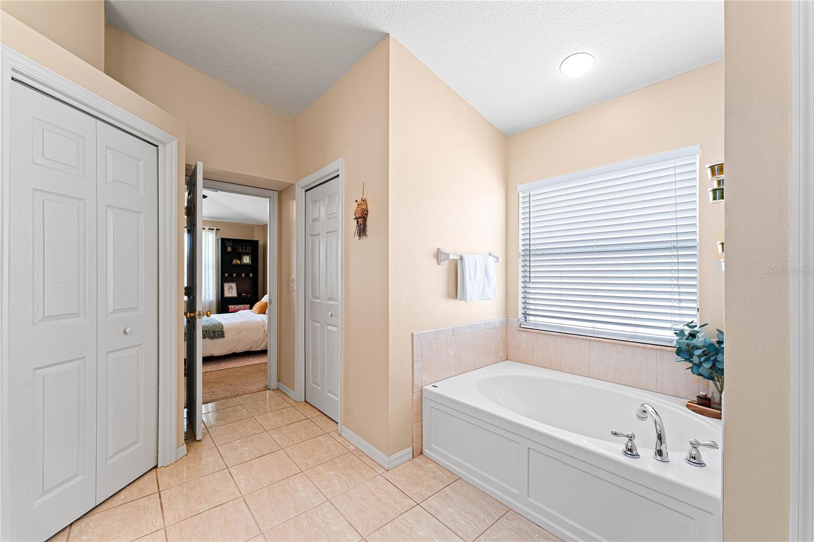 Primary en-suite